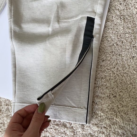 Nike Sportswear Cropped Sweatpants - Picture 6 of 8